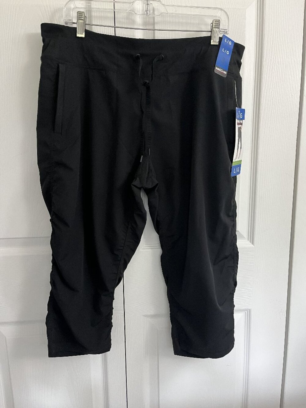 Kirkland black cropped pants size L NWT